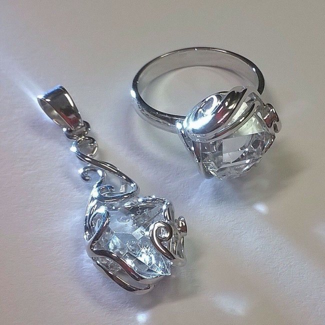Украшения с алмазами на алмазную свадьбу