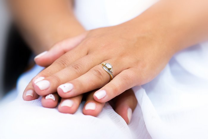 Недлинные ногти невесты