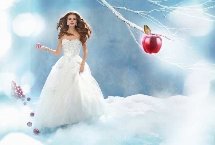 Платье Белоснежка с корсетом, вышитом яблонями
