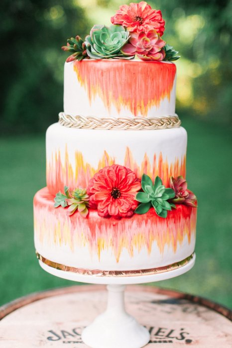 Яркий торт на свадьбу