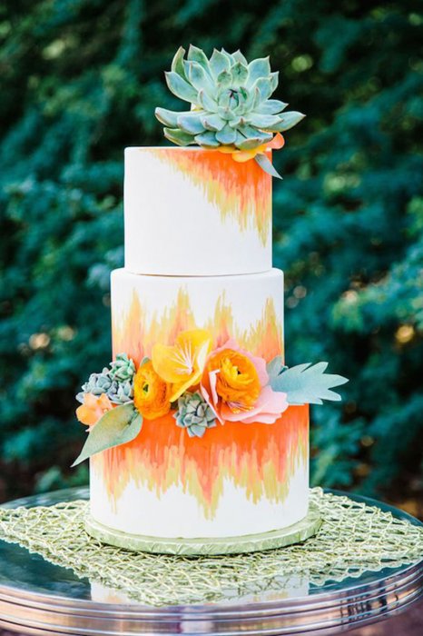 Яркий дизайн свадебного десерта