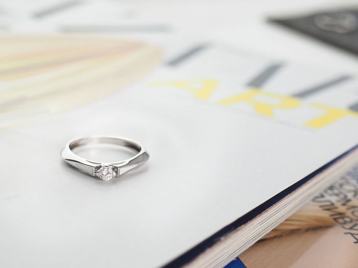 Роскошное кольцо с бриллиантом