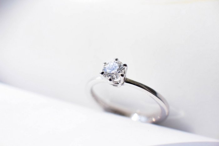 Оригинальное кольцо для помолвки