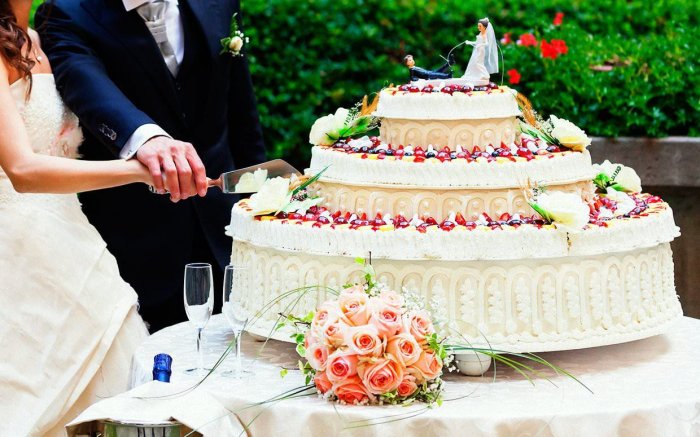 Торт - украшение свадебного банкета