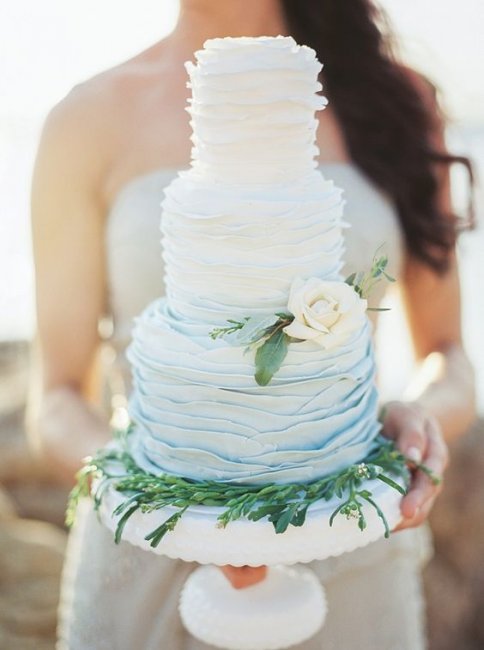 Рюши в оформлении свадебного торта