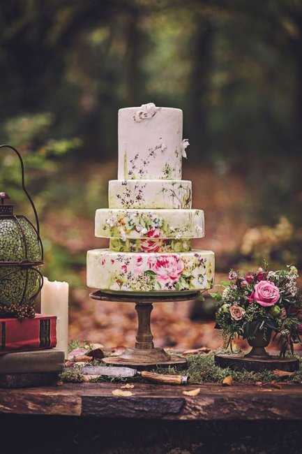 Асимметричный многоярусный торт на свадьбу
