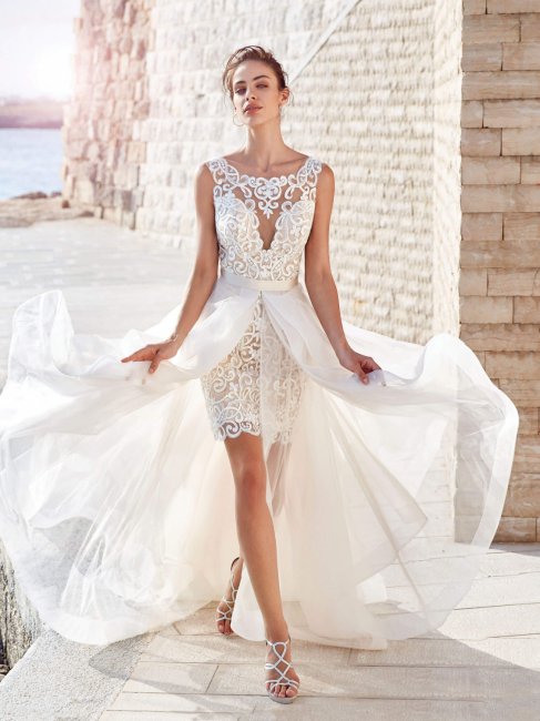 Короткое свадебное платье со съемной юбкой