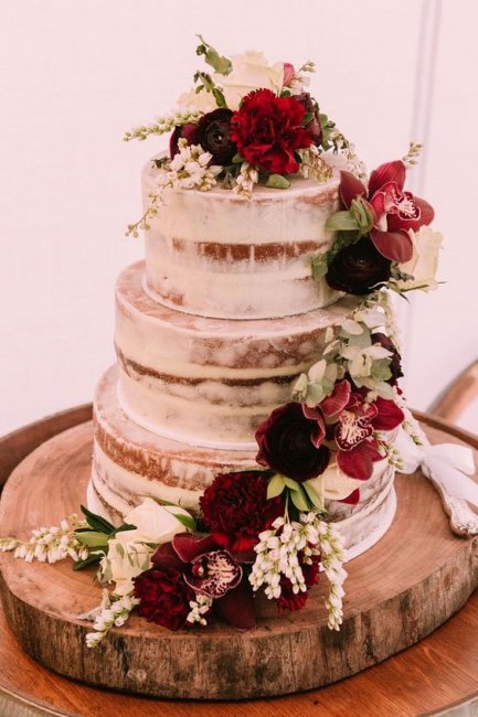 Декор свадебного торта живыми цветами
