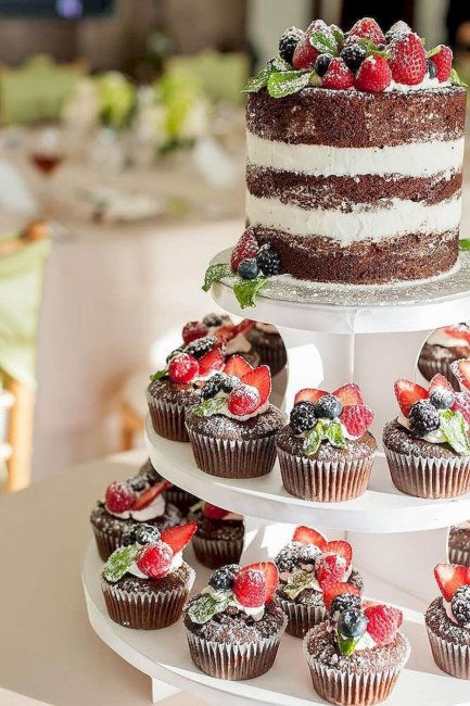 Дизайн торта с капкейками на свадьбу