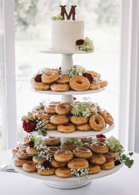 Торт с пончиками на свадьбу