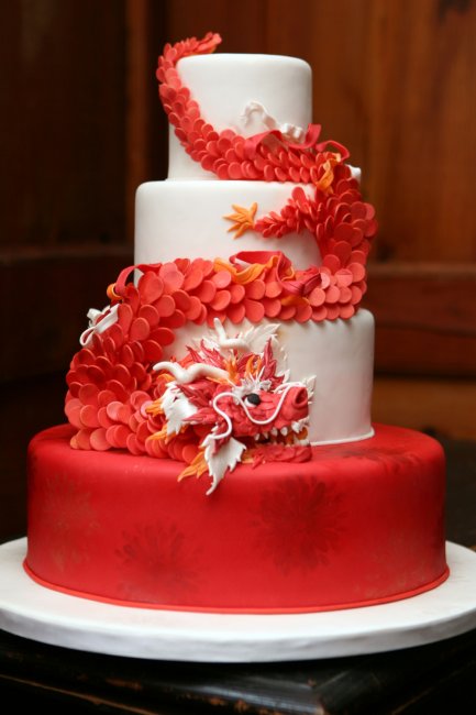 Свадебный торт для свадьбы в красном цвете