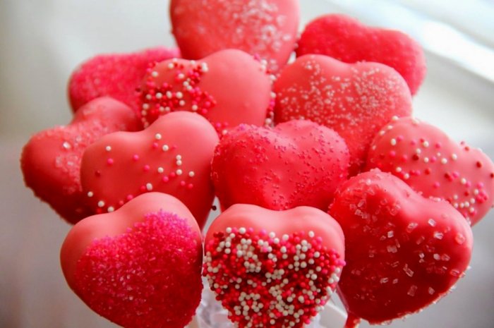 Кейк попсы в красном цвете в форме сердца