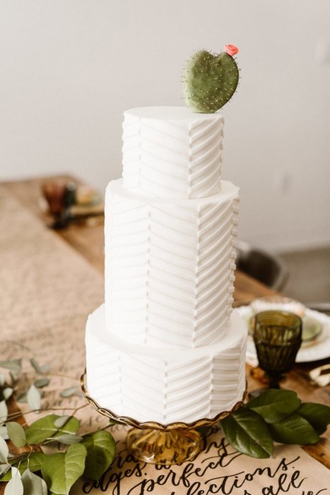 Минималистичный дизайн свадебного торта