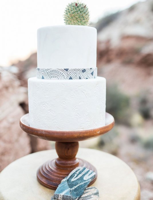 Стильный и оригинальный дизайн торта на свадьбу
