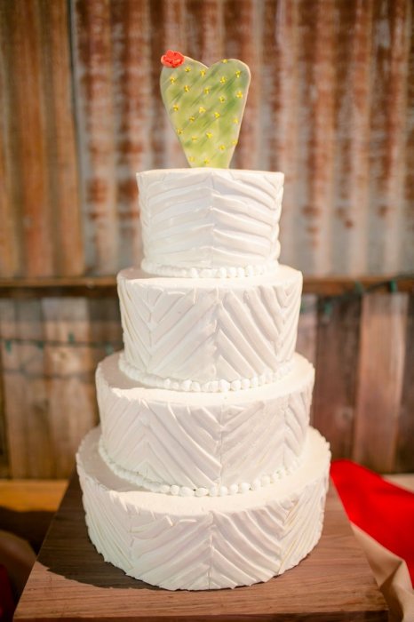Кактус в декоре торта на свадьбу