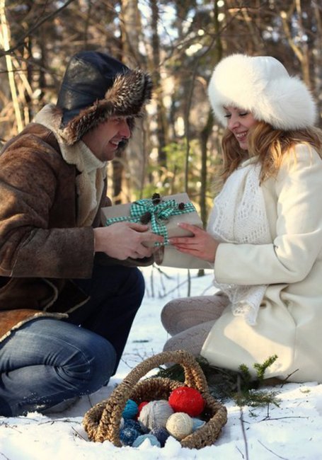 Яркие детали для свадебной фотосессии зимой