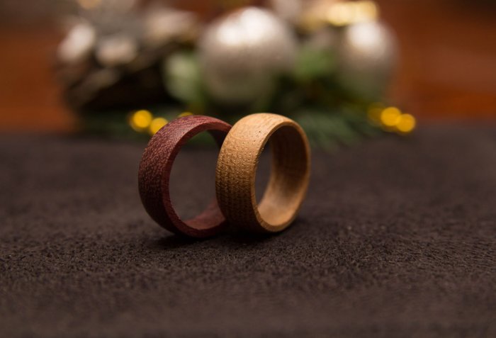 Обручальные кольца из дерева