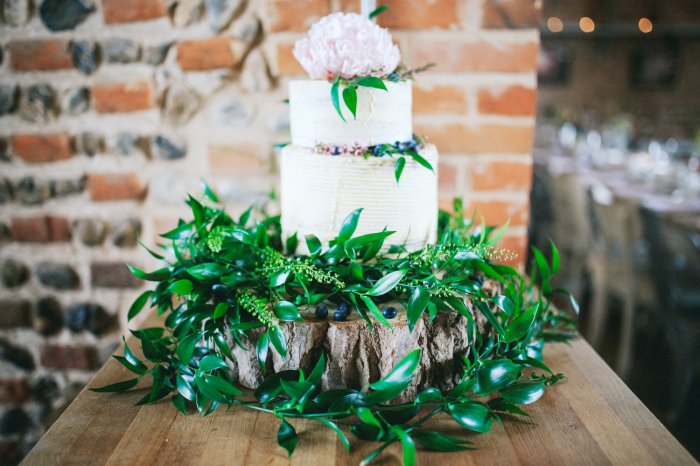 Свадебный торт в стиле гринери