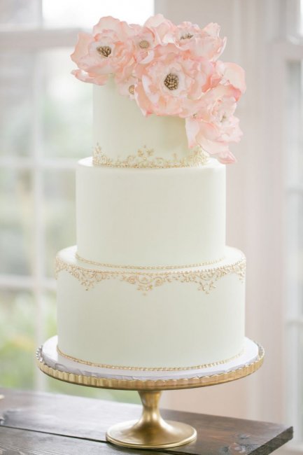 Торт для пудровой свадьбы