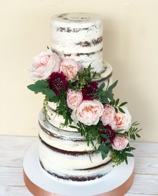 Торт открытого типа для пудровой свадьбы