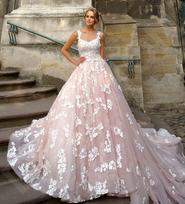 Пудровое свадебное платье