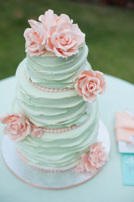 Свадебный торт мятного цвета