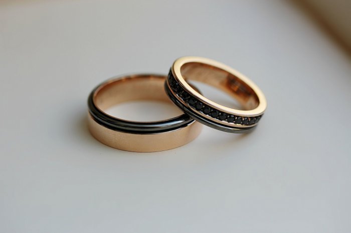 Обручальные кольца из черного золота