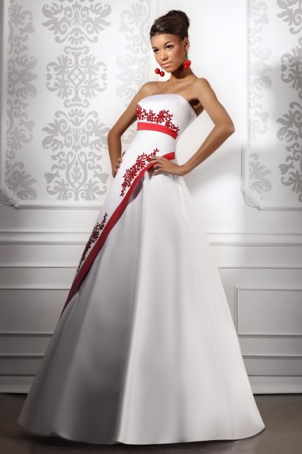 Красное с белым свадебное платье