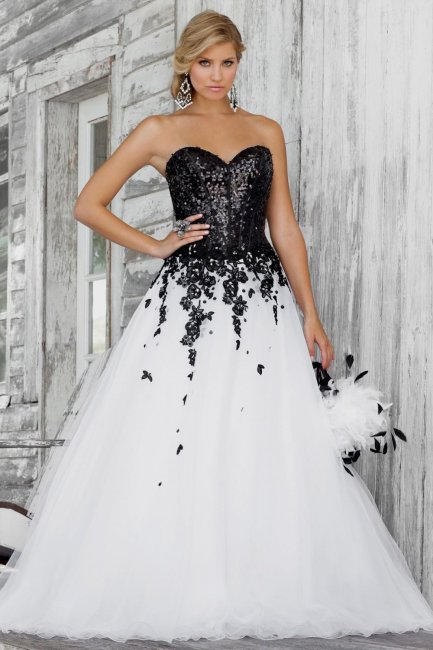 Бело-черное свадебное платье