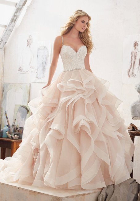 Белое с розовым свадебное платье