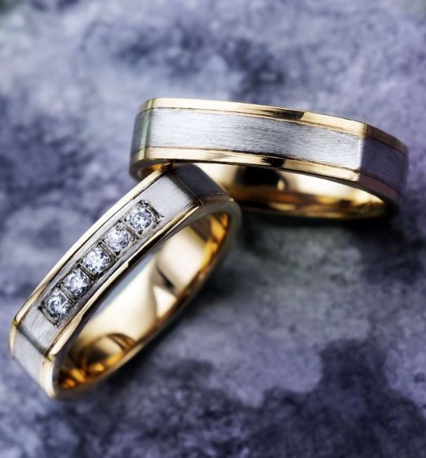 Квадратное свадебное кольцо