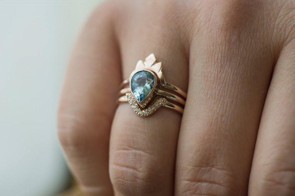 Обручальное кольцо с аквамарином