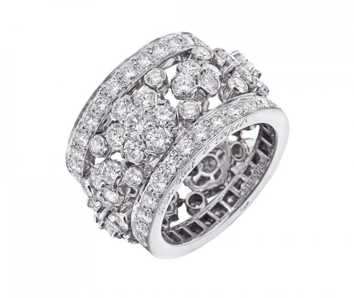 Обручальное кольцо бренда Van Cleef & Arpels