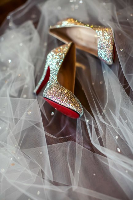 Обувь под свадебное платье со стразами