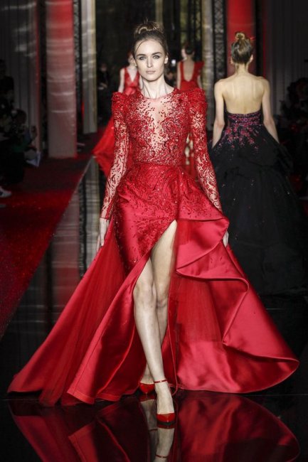 Красное вечернее платье с рукавами