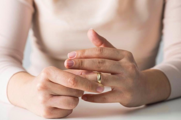 Почему нельзя снимать обручальное кольцо