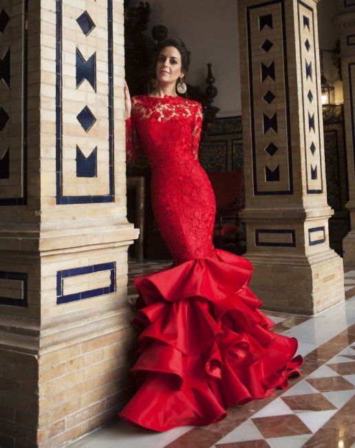 Красное платье в стиле фламенко
