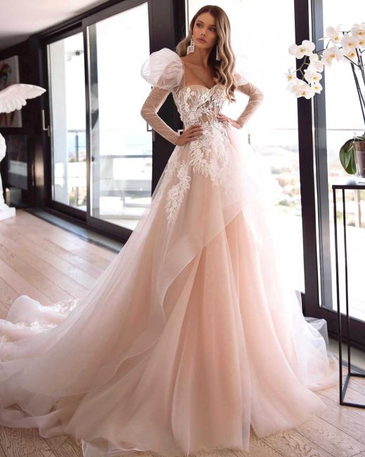 Объемное свадебное платье