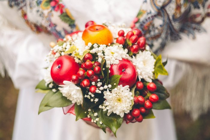 фруктово-ягодный букет невесты