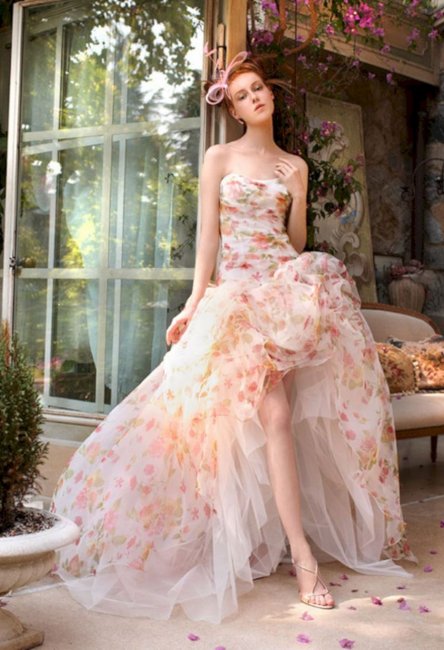 свадебное платье с цветочным принтом и необычной юбкой