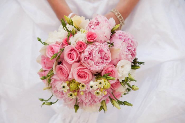 Розовый букет невесты