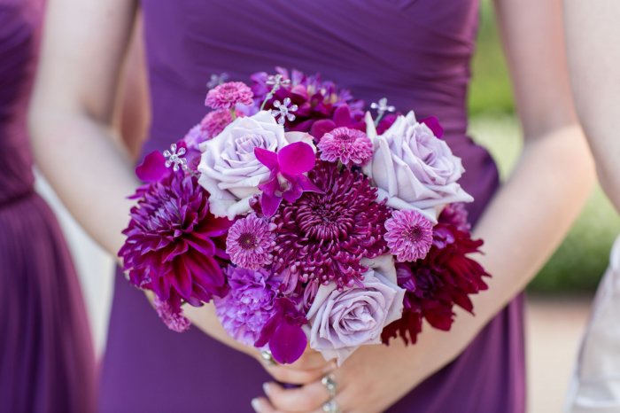 Букет невесты с фиолетовым и сиреневым