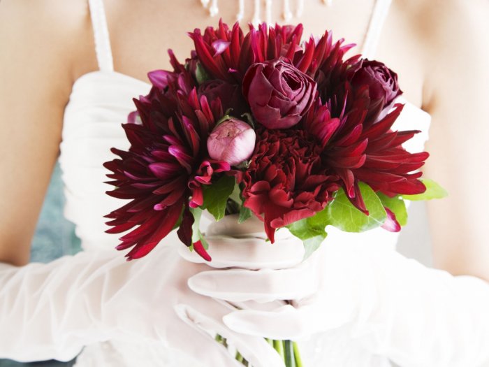 Свадебный букет в цвете марсала