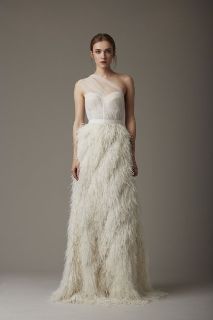 Свадебное платье с юбкой из перьев