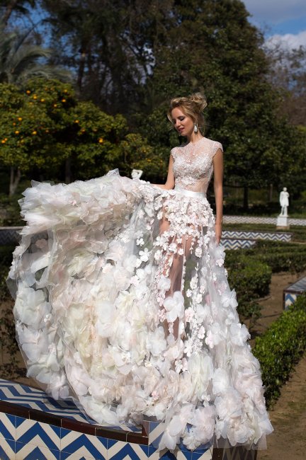 Свадебное платье с 3D аппликациями