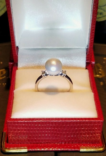 Обручальное кольцо женское с жемчугом