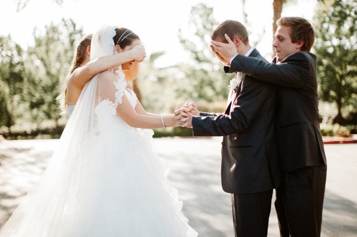 Жених не должен видеть платье невесты