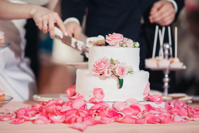 Красивый свадебный торт без мастики