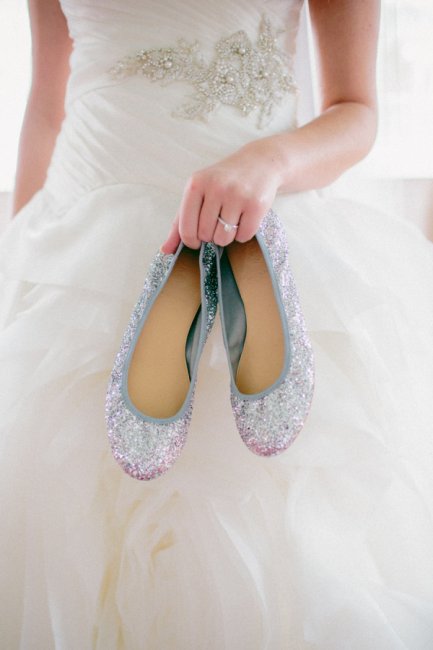 Современные невесты часто выбирают балетки в качестве свадебной обуви