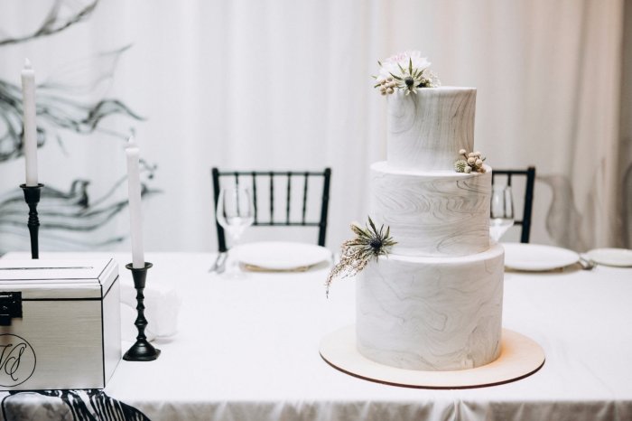 Свадебный торт в стиле минимализм
